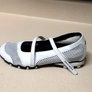 Womens "USED" SKECHERS Tennis Shoes